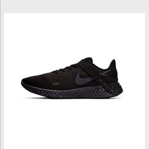 Nike Revolution 5 FlyEase Running Shoe